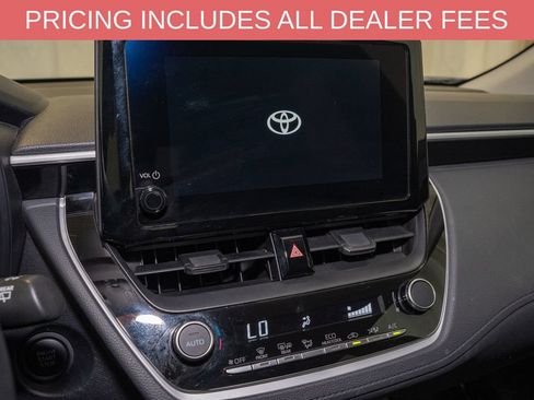Used 2025 Toyota Corolla Cross LE FWD image 11