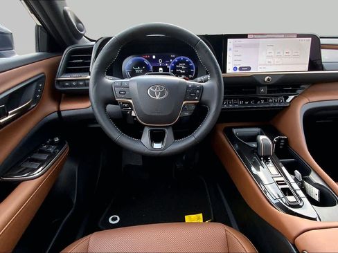 Used 2026 Toyota Crown Signia w/ Advanced Technology Package AWD/4WD image 6
