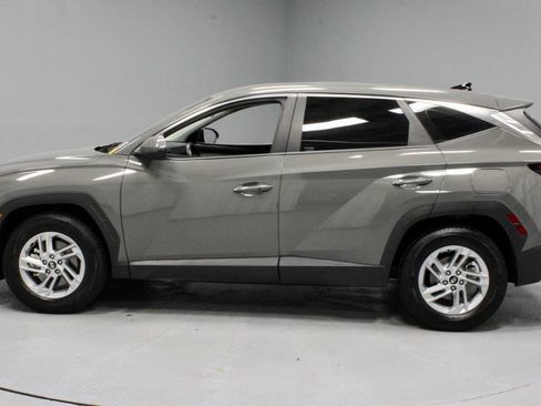 Used 2025 Hyundai Tucson SE FWD image 8