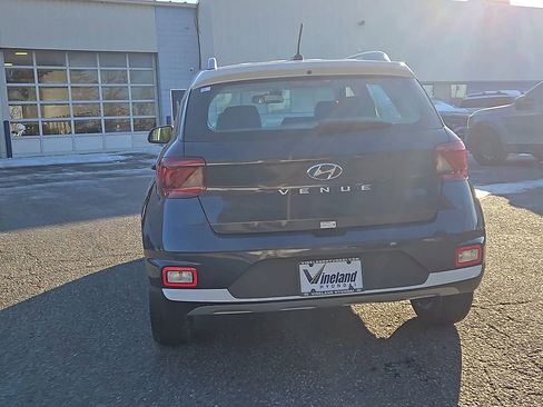 Certified 2025 Hyundai Venue Limited image 7