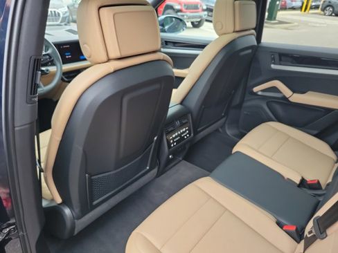 Certified 2025 Porsche Cayenne image 18