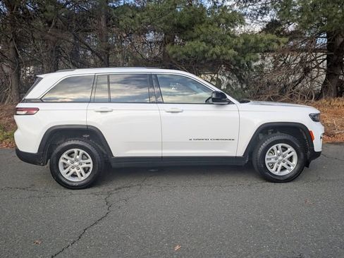 Certified 2023 Jeep Grand Cherokee Laredo AWD/4WD image 4