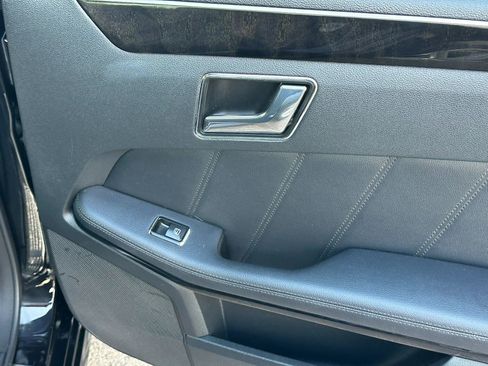 Used 2010 Mercedes-Benz E 550 Sedan w/ Premium 2 Pkg image 24