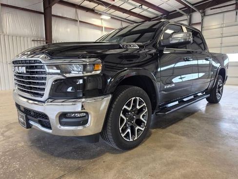 Used 2025 RAM 1500 Laramie AWD/4WD image 2