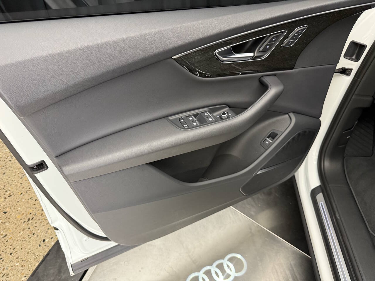 Used 2022 Audi Q7 2.0T Premium Plus w/ Premium Plus Package AWD/4WD image 27