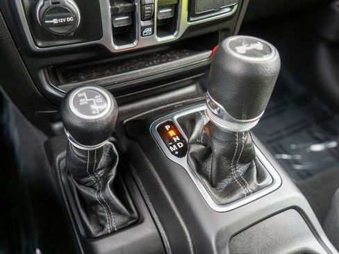 Used 2025 Jeep Wrangler Unlimited Sahara image 27