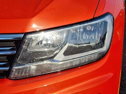 Used 2018 Volkswagen Tiguan SEL image 8