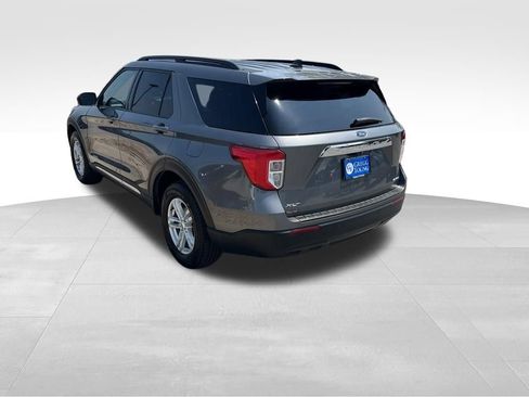 Used 2022 Ford Explorer XLT AWD/4WD image 4
