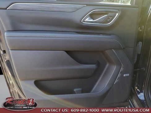 Used 2023 GMC Yukon XL SLT w/ SLT Premium Package image 24