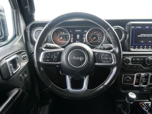 Used 2018 Jeep Wrangler Unlimited Sahara image 13