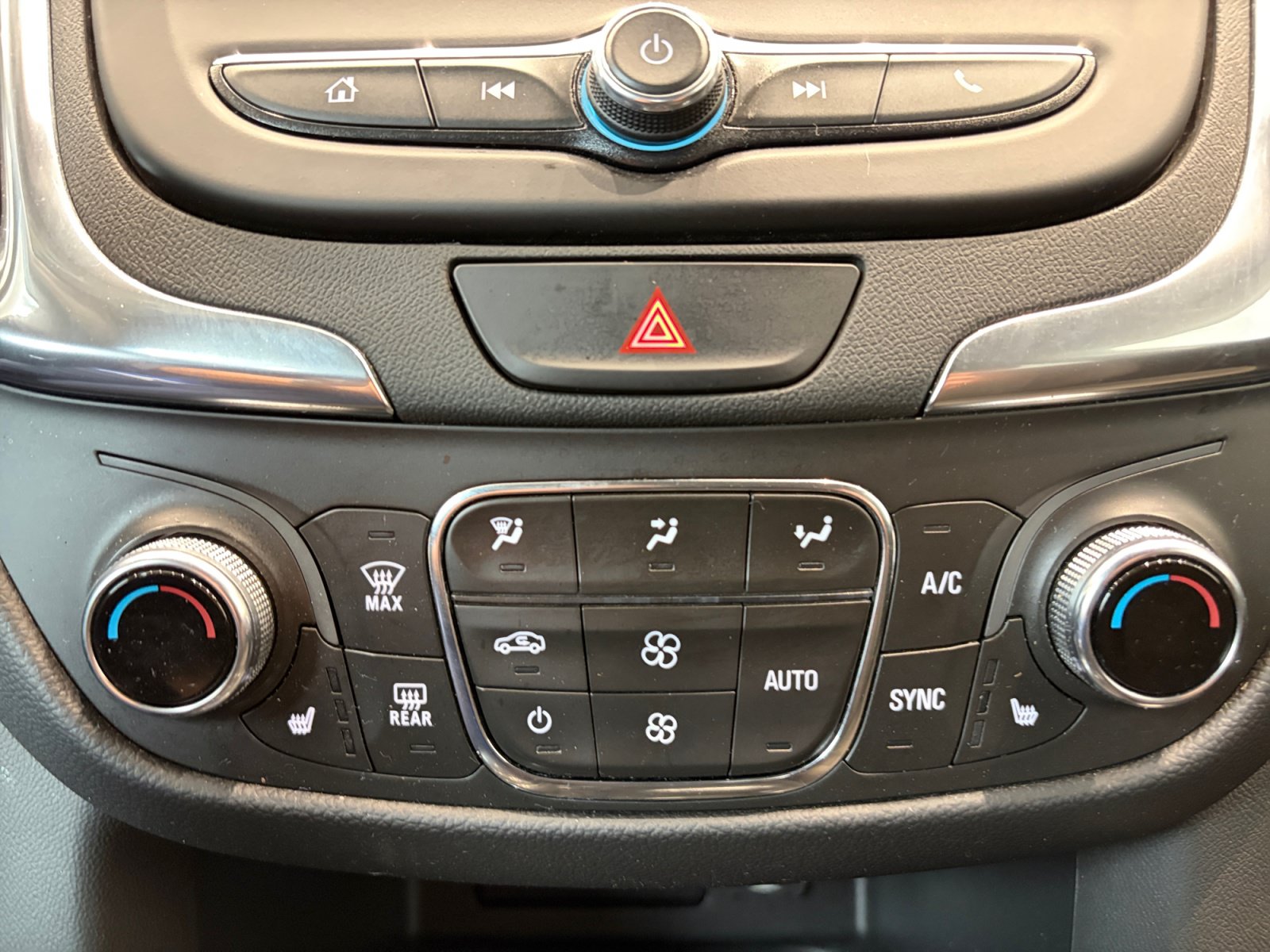 Used 2021 Chevrolet Equinox LT w/ Driver Convenience Package AWD/4WD image 24