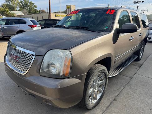 Used 2013 GMC Yukon XL Denali image 3