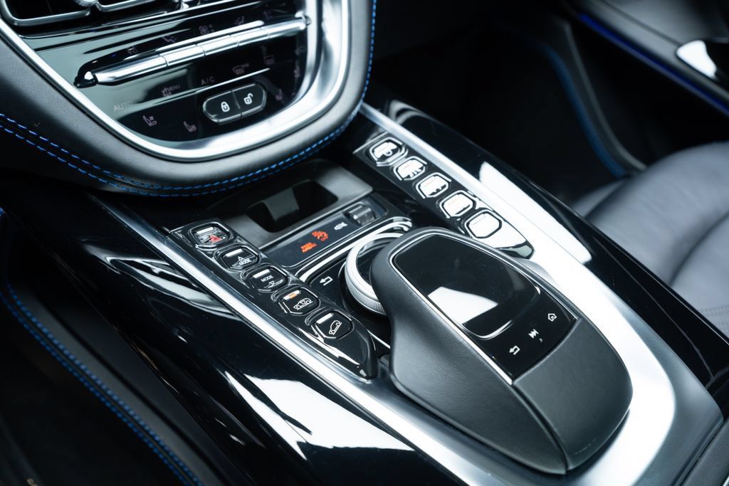 Used 2022 Aston Martin DBX AWD/4WD image 32