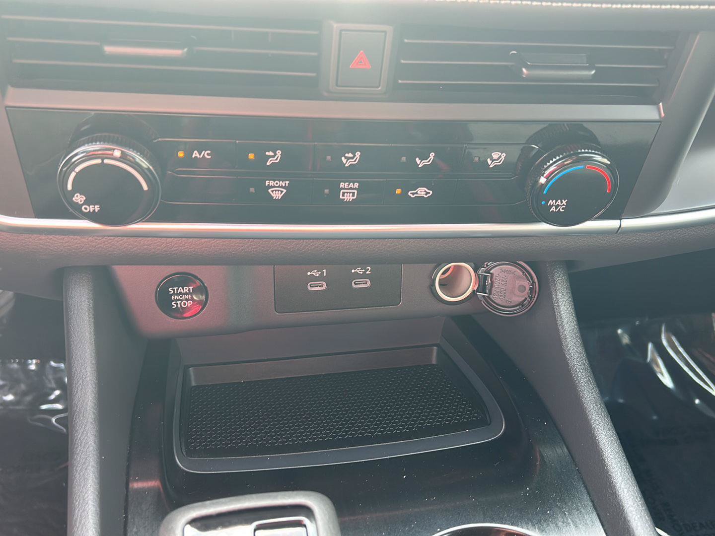 Used 2025 Nissan Rogue S AWD/4WD image 13