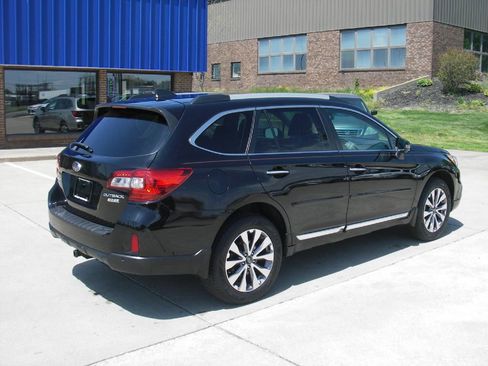 Used 2017 Subaru Outback 2.5i Touring w/ Popular Package #5A AWD/4WD image 5