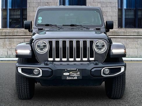 Used 2018 Jeep Wrangler Unlimited Sahara AWD/4WD image 3