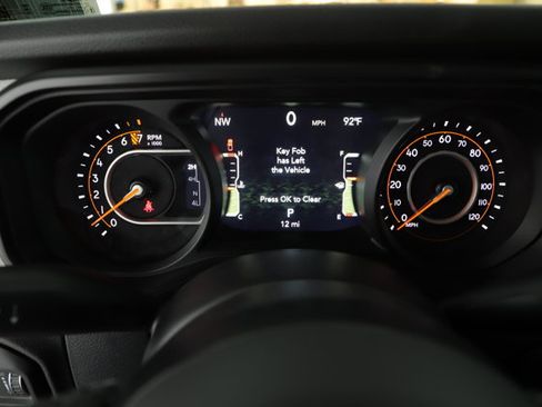 New 2025 Jeep Gladiator Sport AWD/4WD image 18