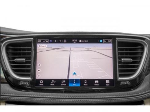 Used 2025 Chrysler Pacifica Limited FWD image 18