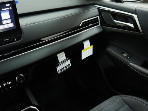 New 2026 Mitsubishi Outlander FWD image 21