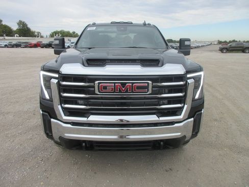 New 2026 GMC Sierra 2500 SLE w/ SLE Value Package; image 12