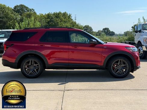 Used 2025 Ford Explorer ST-Line w/ ST-Line Street Pack AWD/4WD image 4