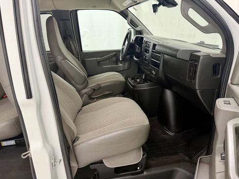 Used 2019 Chevrolet Express 3500 LT w/ LT Preferred Equipment Group image 17