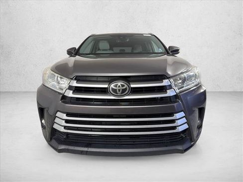 Used 2019 Toyota Highlander XLE FWD image 10