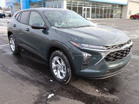 New 2026 Chevrolet Trax LS w/ LS Convenience Package image 2