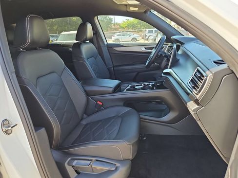 Used 2025 Volkswagen Atlas Cross Sport SE FWD image 31