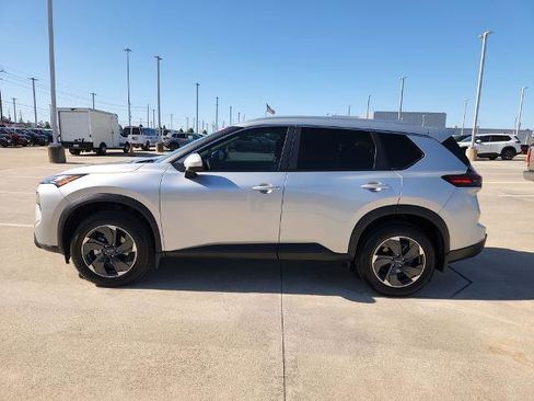 Certified 2025 Nissan Rogue SV w/ SV Premium Package image 8