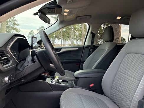 Used 2022 Ford Escape SE w/ SE Sport Appearance Package image 21