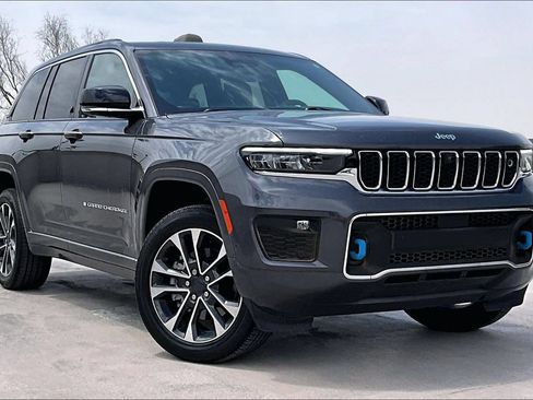 Used 2023 Jeep Grand Cherokee Overland w/ Advanced Protech Group III AWD/4WD image 2