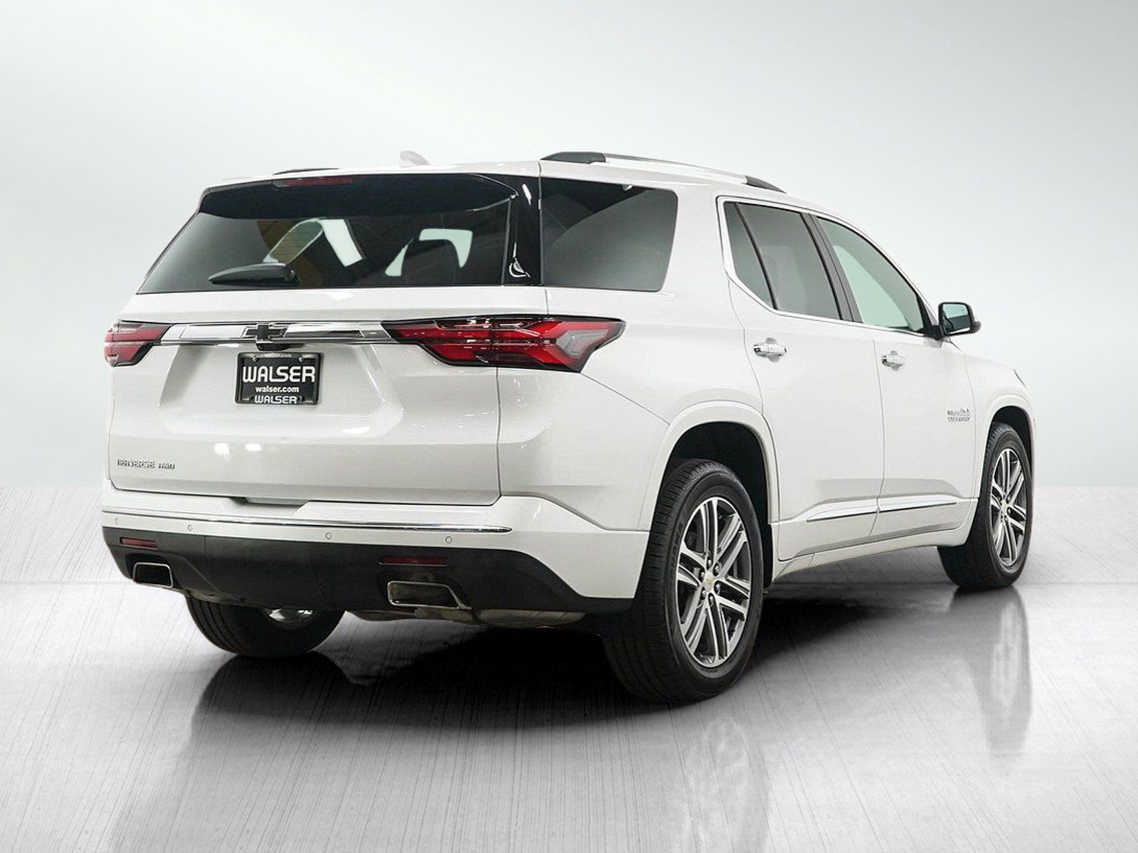 Used 2023 Chevrolet Traverse High Country w/ LPO, Floor Liner Package AWD/4WD image 5