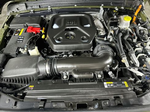 Used 2024 Jeep Wrangler Unlimited Sahara AWD/4WD image 27