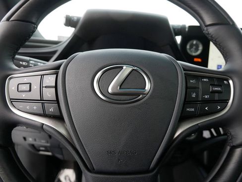 Certified 2025 Lexus ES 300h w/ Accessory Package (Z2) image 19