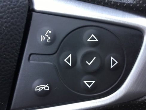 Used 2024 GMC Terrain SLE image 11