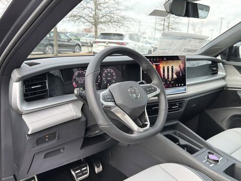 New 2026 Volkswagen Tiguan SE R-Line FWD image 10