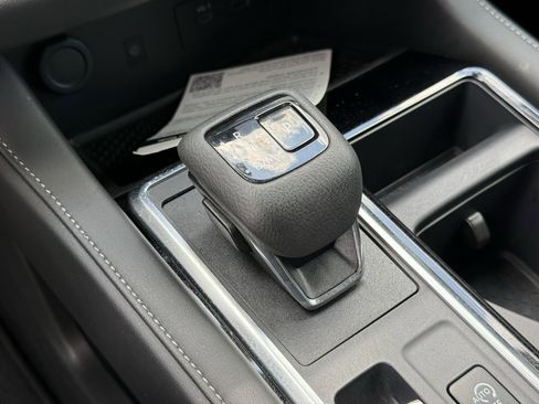 Used 2024 Nissan Pathfinder SL image 19