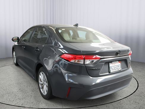 Used 2023 Toyota Corolla LE w/ LE Convenience Package FWD image 5