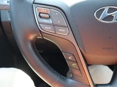 Used 2018 Hyundai Santa Fe Limited FWD image 17