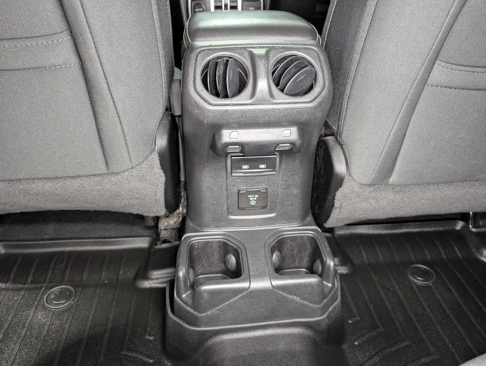 Used 2022 Jeep Wrangler Unlimited Sahara AWD/4WD image 21