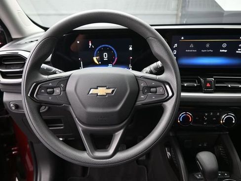 Used 2025 Chevrolet TrailBlazer LT image 32