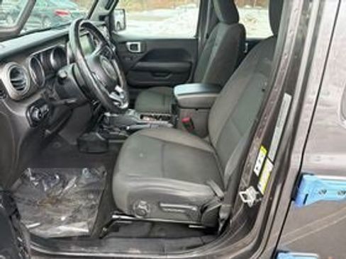 Used 2019 Jeep Wrangler Unlimited Sahara image 9