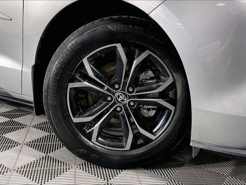 Used 2025 Toyota Sienna Platinum AWD/4WD image 11