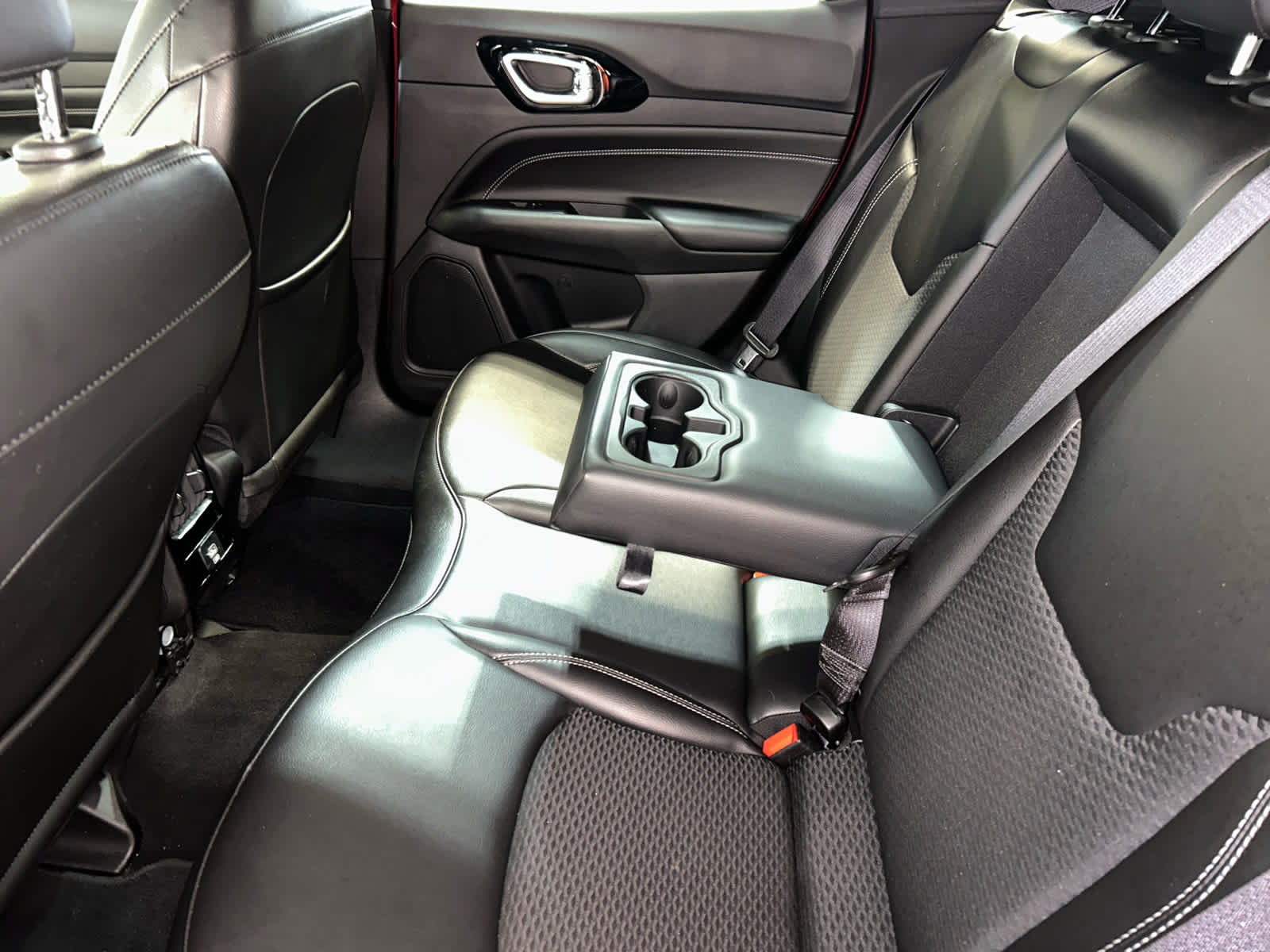 Used 2023 Jeep Compass Latitude AWD/4WD image 5