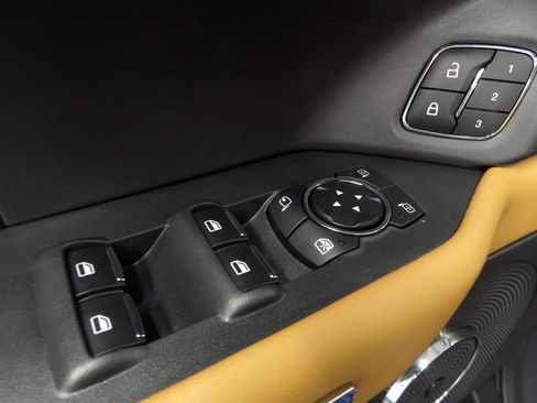 Used 2024 Ford Expedition Platinum image 54