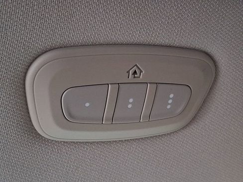 Used 2019 Jeep Cherokee Limited image 23