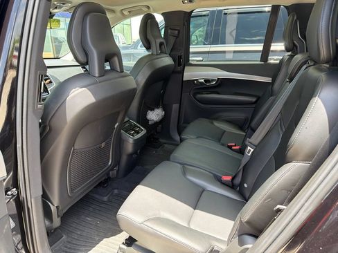 Used 2021 Volvo XC90 T5 Momentum w/ Climate Package FWD image 8