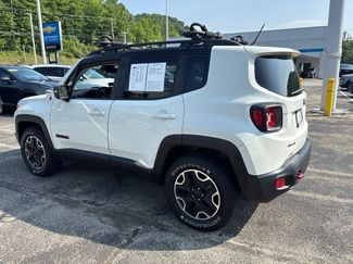 Used 2017 Jeep Renegade Trailhawk AWD/4WD video 3