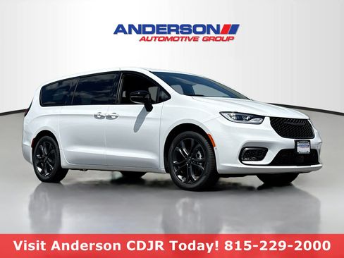 New 2026 Chrysler Pacifica Select FWD image 1